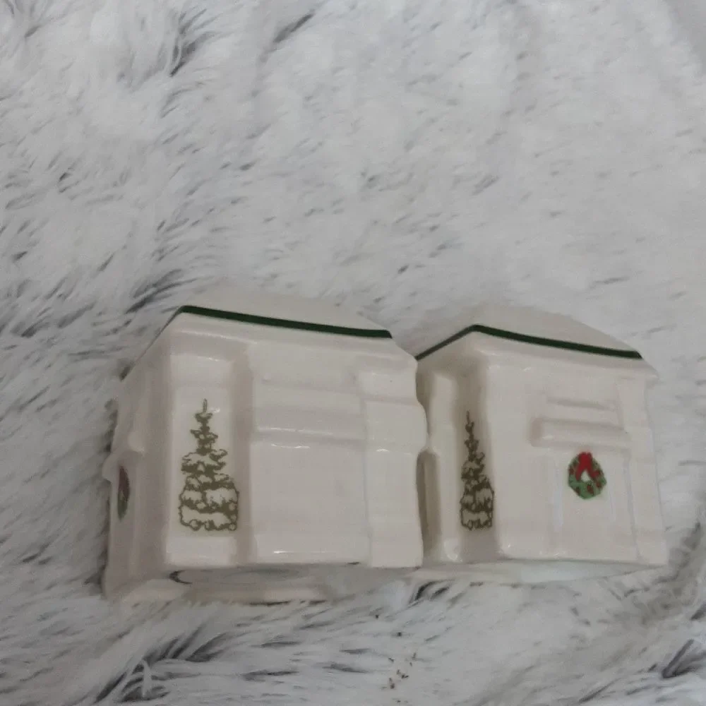 Pfaltzgraff S&P Shakers Victorian Lane‎ Christmas House Retired Design Perfect